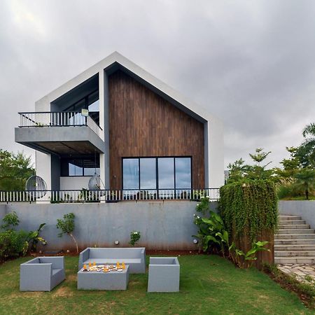 Stayvista At The Rainfield Villa With Gazebo & Lawn ナーシク エクステリア 写真
