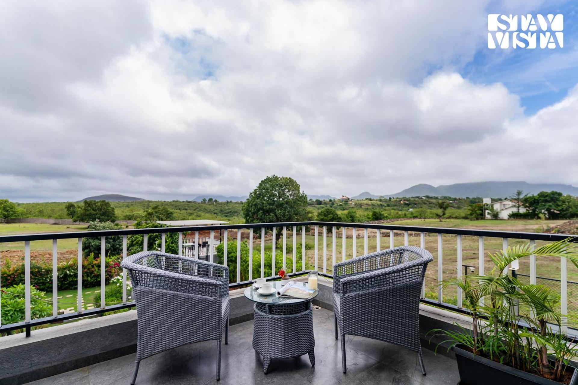 Stayvista At The Rainfield Villa With Gazebo & Lawn ナーシク エクステリア 写真